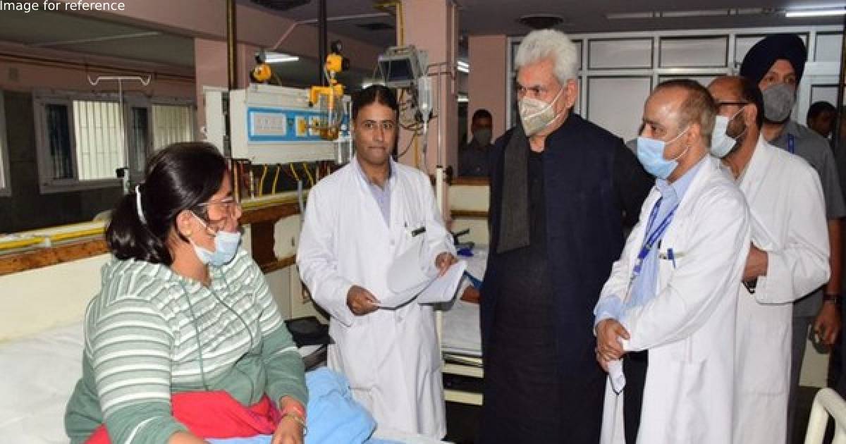 J-K LG meets survivors of Amarnath cloudburst incident in hospital